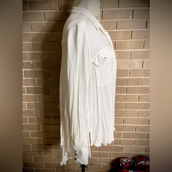 FREE PEOPLE White Long Sleeve Button Down Shirt with Adjustable Back Panel - Picture 4 of 11